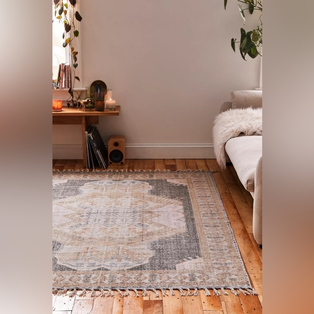 Urban Outfitters Remi Printed Rug 5’ x 7’ NWT